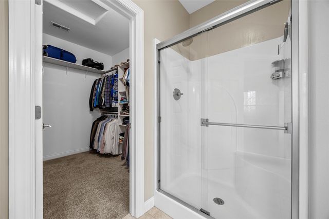 450 Hickory Court, Robins, IA 52328