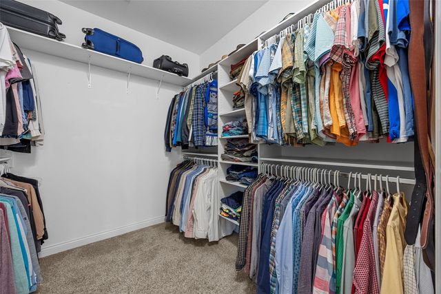 450 Hickory Court, Robins, IA 52328