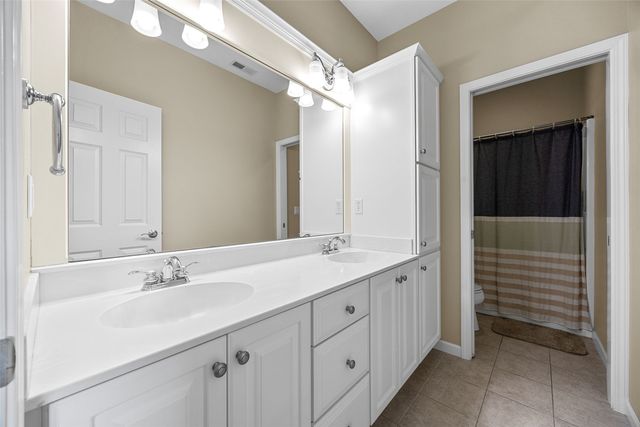 450 Hickory Court, Robins, IA 52328