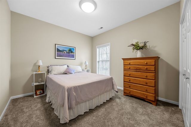 450 Hickory Court, Robins, IA 52328