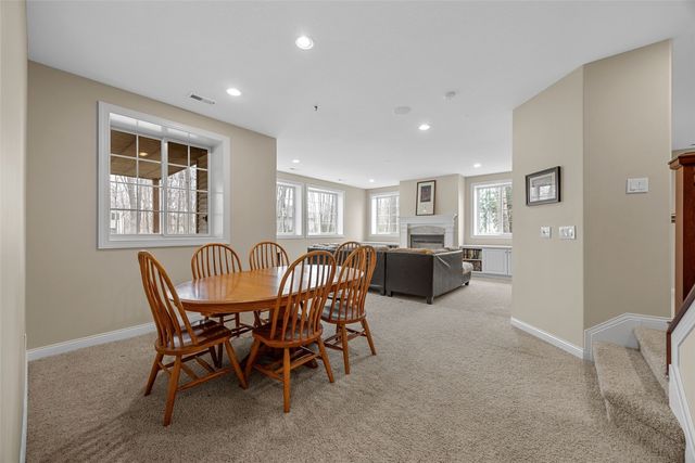 450 Hickory Court, Robins, IA 52328