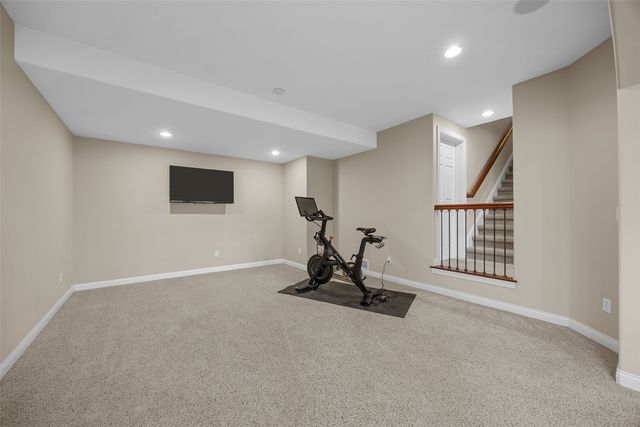 450 Hickory Court, Robins, IA 52328