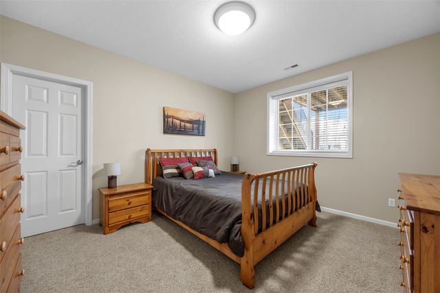 450 Hickory Court, Robins, IA 52328