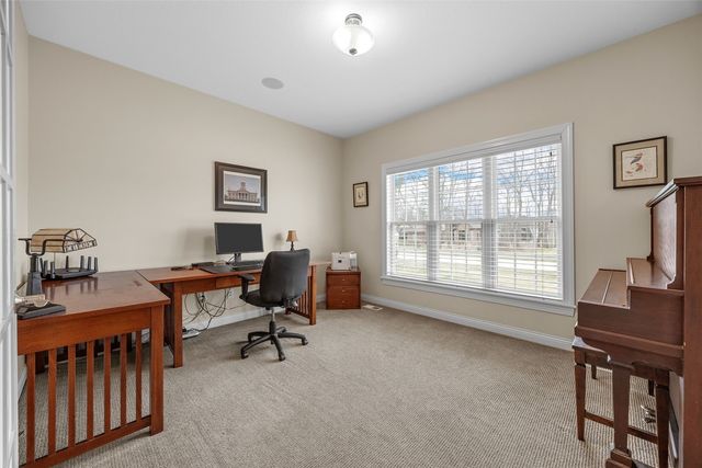 450 Hickory Court, Robins, IA 52328