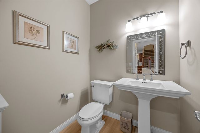 450 Hickory Court, Robins, IA 52328