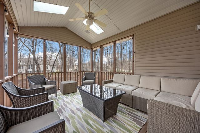 450 Hickory Court, Robins, IA 52328