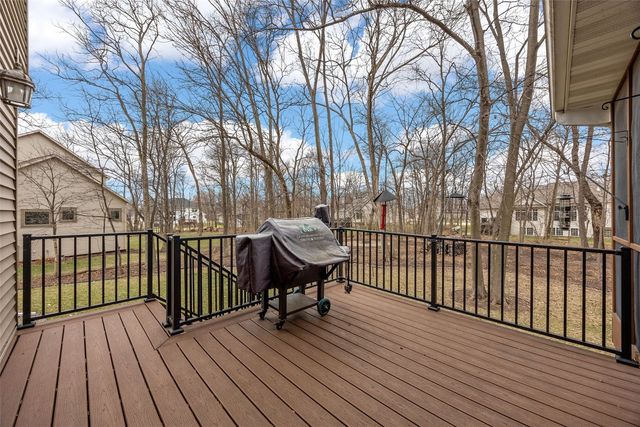 450 Hickory Court, Robins, IA 52328