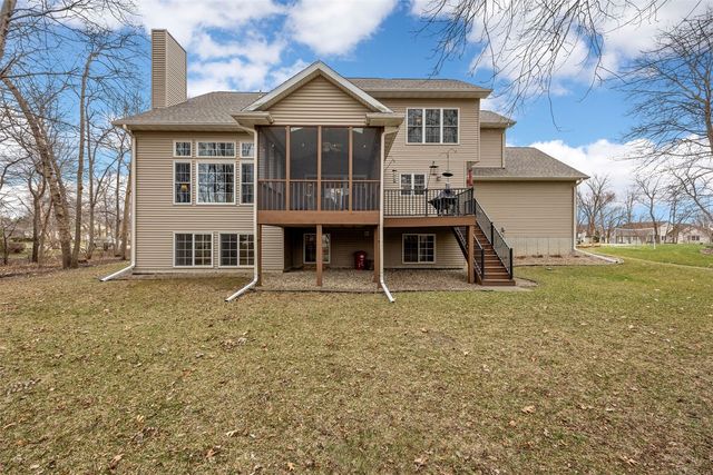 450 Hickory Court, Robins, IA 52328