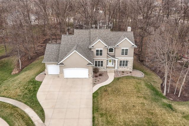 450 Hickory Court, Robins, IA 52328