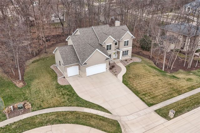 450 Hickory Court, Robins, IA 52328