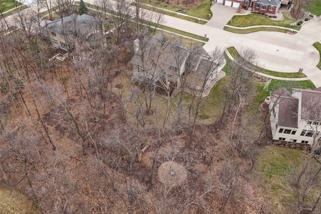 450 Hickory Court, Robins, IA 52328