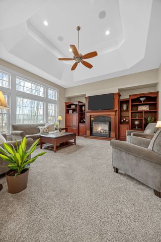 450 Hickory Court, Robins, IA 52328