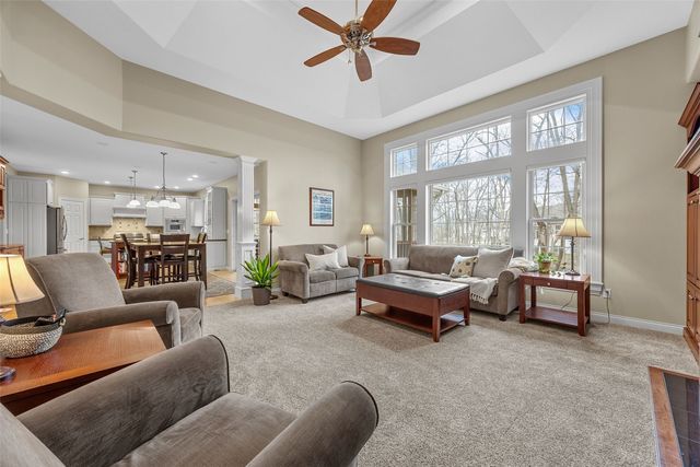 450 Hickory Court, Robins, IA 52328