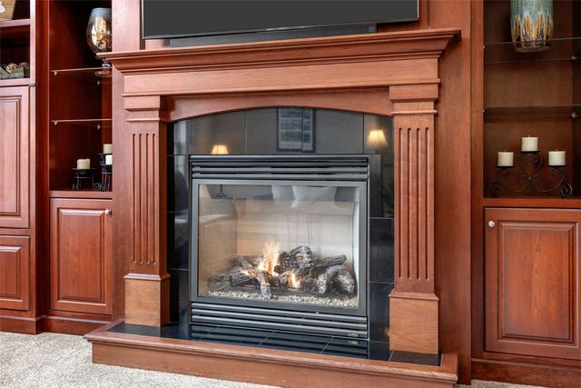 450 Hickory Court, Robins, IA 52328