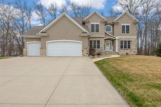 450 Hickory Court, Robins, IA 52328