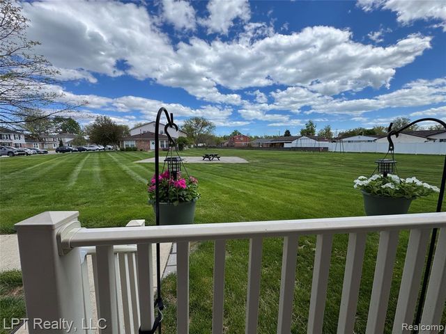 28382 Brookfield Court, Brownstown, MI 48183