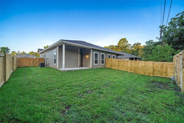 202 Oakcrest A, Conroe, TX 77304