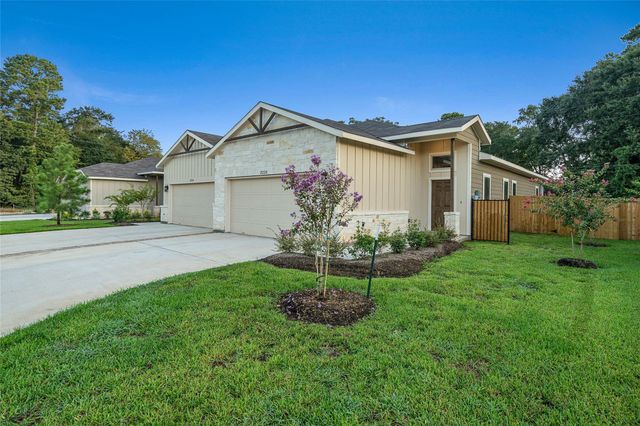 202 Oakcrest A, Conroe, TX 77304