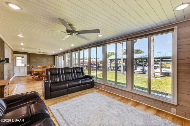 1015 Southland Drive, Tavares, FL 32778