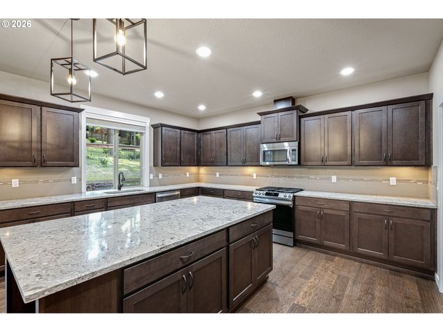 3237 TIMBERLINE Dr, Eugene, OR 97405