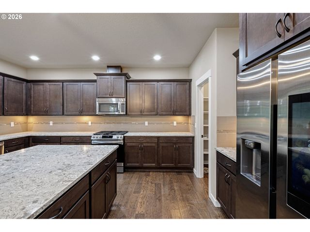 3237 TIMBERLINE Dr, Eugene, OR 97405