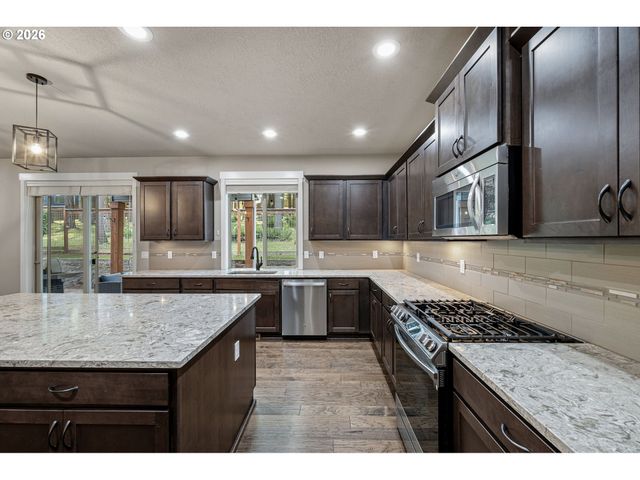3237 TIMBERLINE Dr, Eugene, OR 97405