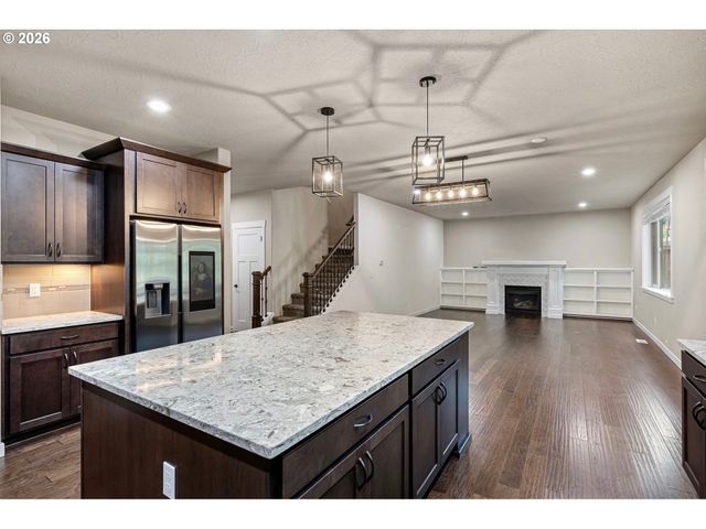 3237 TIMBERLINE Dr, Eugene, OR 97405