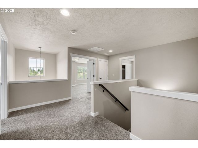 3237 TIMBERLINE Dr, Eugene, OR 97405