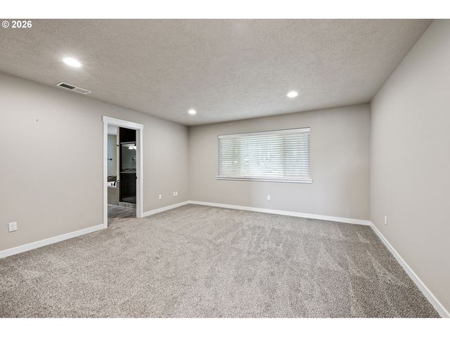 3237 TIMBERLINE Dr, Eugene, OR 97405