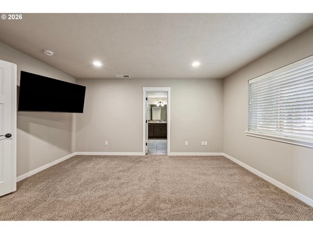 3237 TIMBERLINE Dr, Eugene, OR 97405