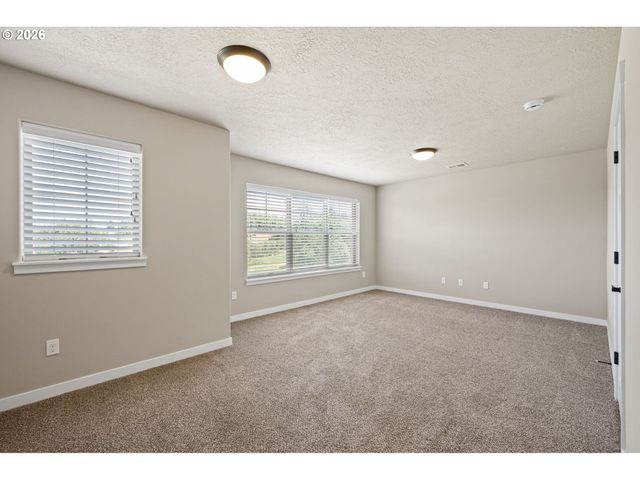 3237 TIMBERLINE Dr, Eugene, OR 97405