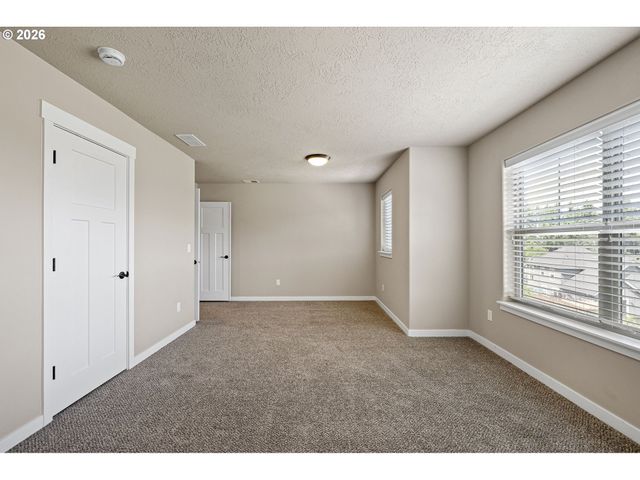 3237 TIMBERLINE Dr, Eugene, OR 97405