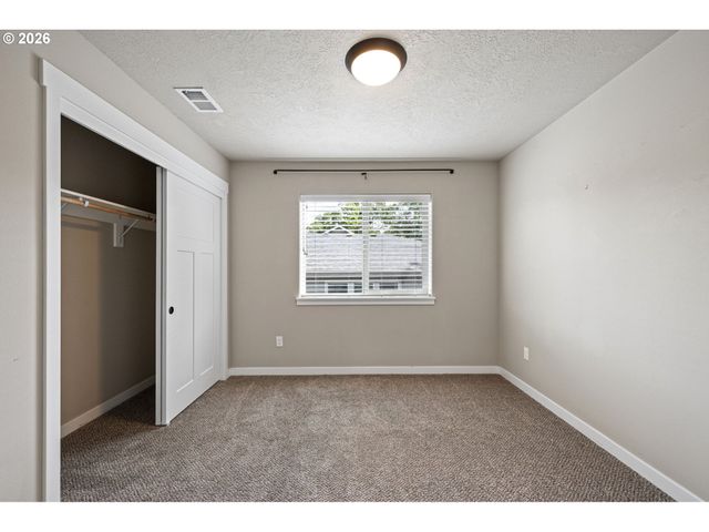 3237 TIMBERLINE Dr, Eugene, OR 97405