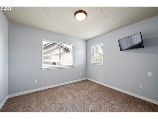 3237 TIMBERLINE Dr, Eugene, OR 97405