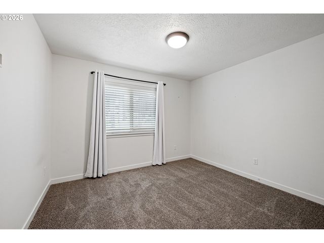 3237 TIMBERLINE Dr, Eugene, OR 97405