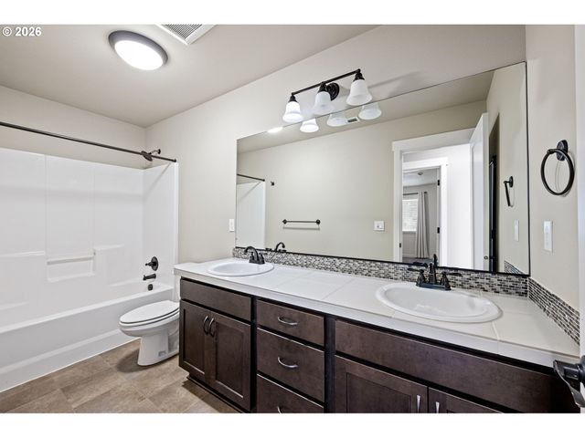 3237 TIMBERLINE Dr, Eugene, OR 97405