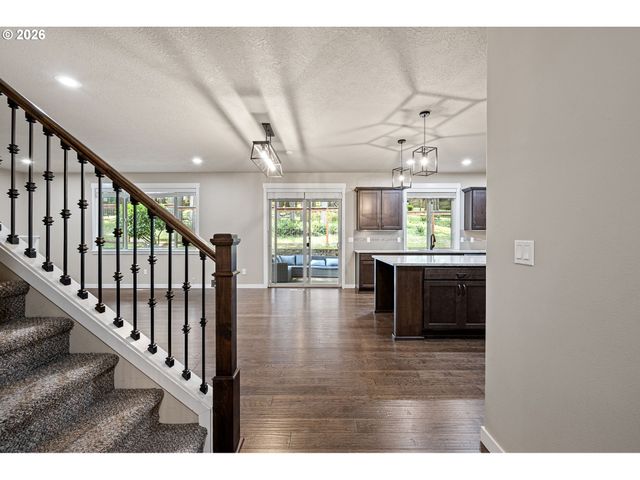 3237 TIMBERLINE Dr, Eugene, OR 97405