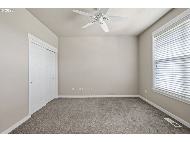 3237 TIMBERLINE Dr, Eugene, OR 97405