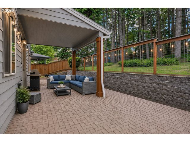 3237 TIMBERLINE Dr, Eugene, OR 97405