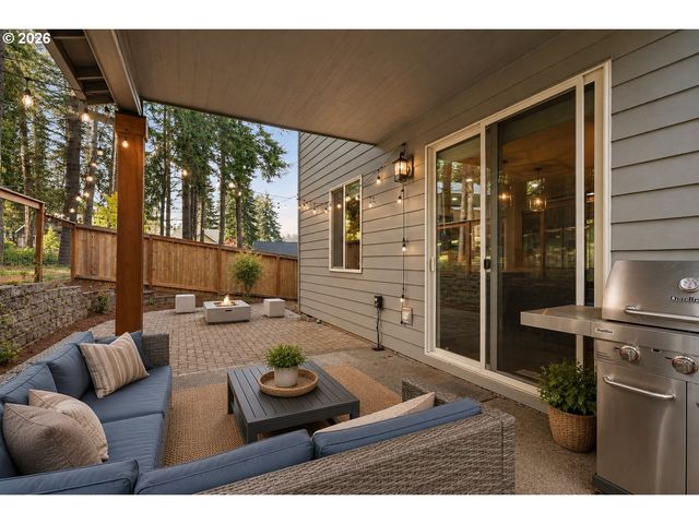 3237 TIMBERLINE Dr, Eugene, OR 97405