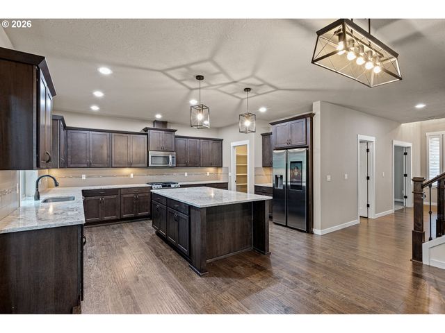 3237 TIMBERLINE Dr, Eugene, OR 97405