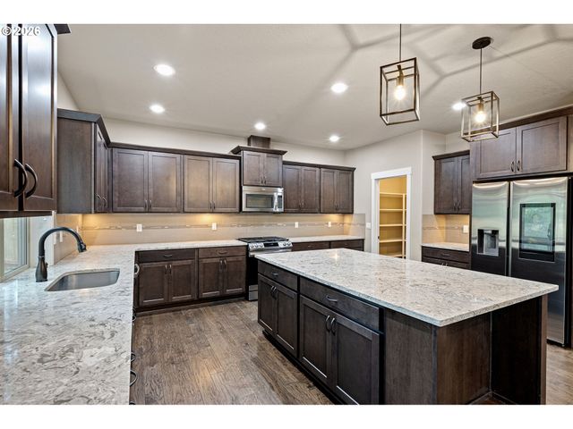 3237 TIMBERLINE Dr, Eugene, OR 97405