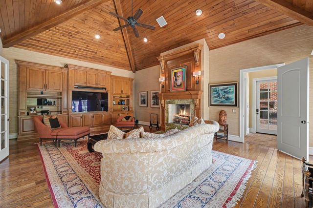 19 Cape Harbour Place, The Woodlands, TX 77380