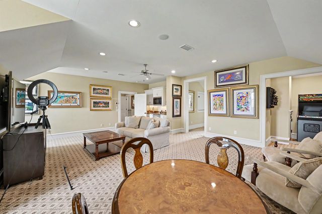 19 Cape Harbour Place, The Woodlands, TX 77380