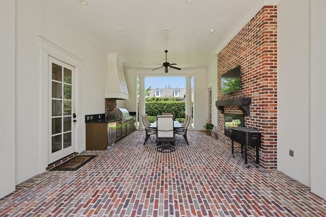19 Cape Harbour Place, The Woodlands, TX 77380