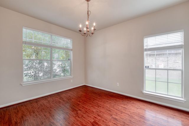211 Hanstrom DR, Hutto, TX 78634