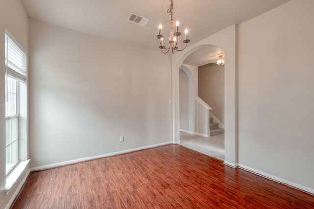 211 Hanstrom DR, Hutto, TX 78634