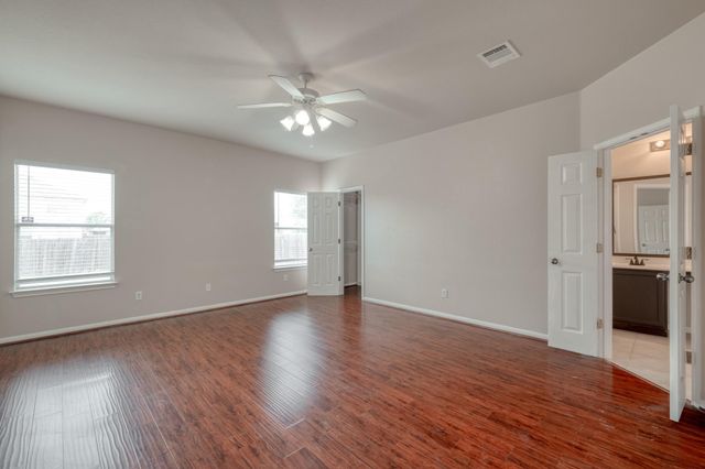 211 Hanstrom DR, Hutto, TX 78634