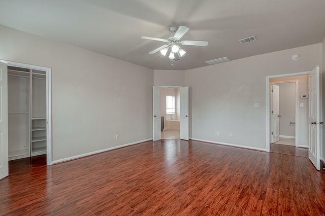 211 Hanstrom DR, Hutto, TX 78634
