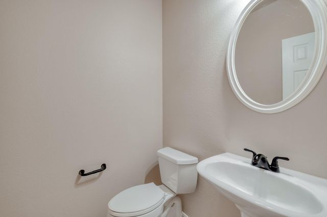 211 Hanstrom DR, Hutto, TX 78634